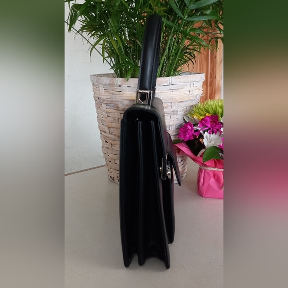 Salvatore Ferragamo, The Nero, Vintage Italian Leather Shoulder Bag - Picture 10 of 16